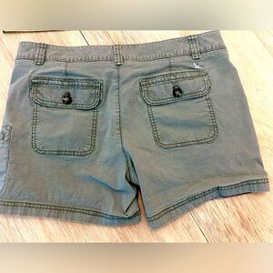Eddie Bauer Green Spirty Cargo Shorts with Belt Loops